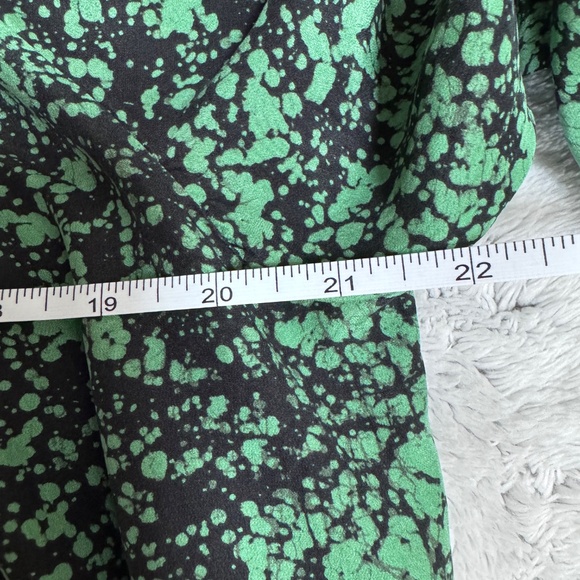 Dianne von Furstenburg~Size M~Green and black blouse~NWOT - Picture 7 of 8